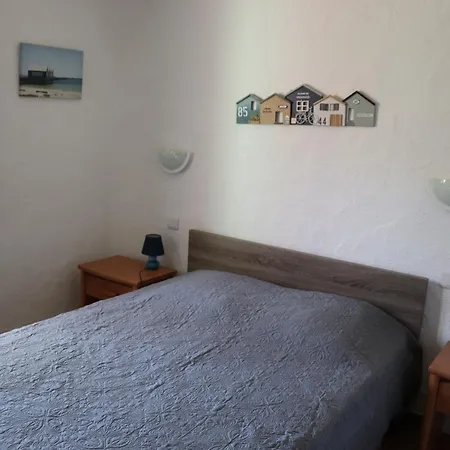 Apartment For 46 People 300m From The Beach *