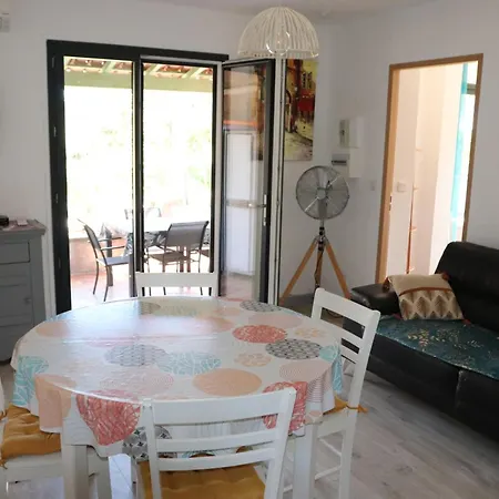 Apartment For 46 People 300m From The Beach